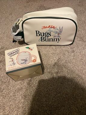 Bugs Bunny White Looney Tunes Cosmetic Bag + MUG